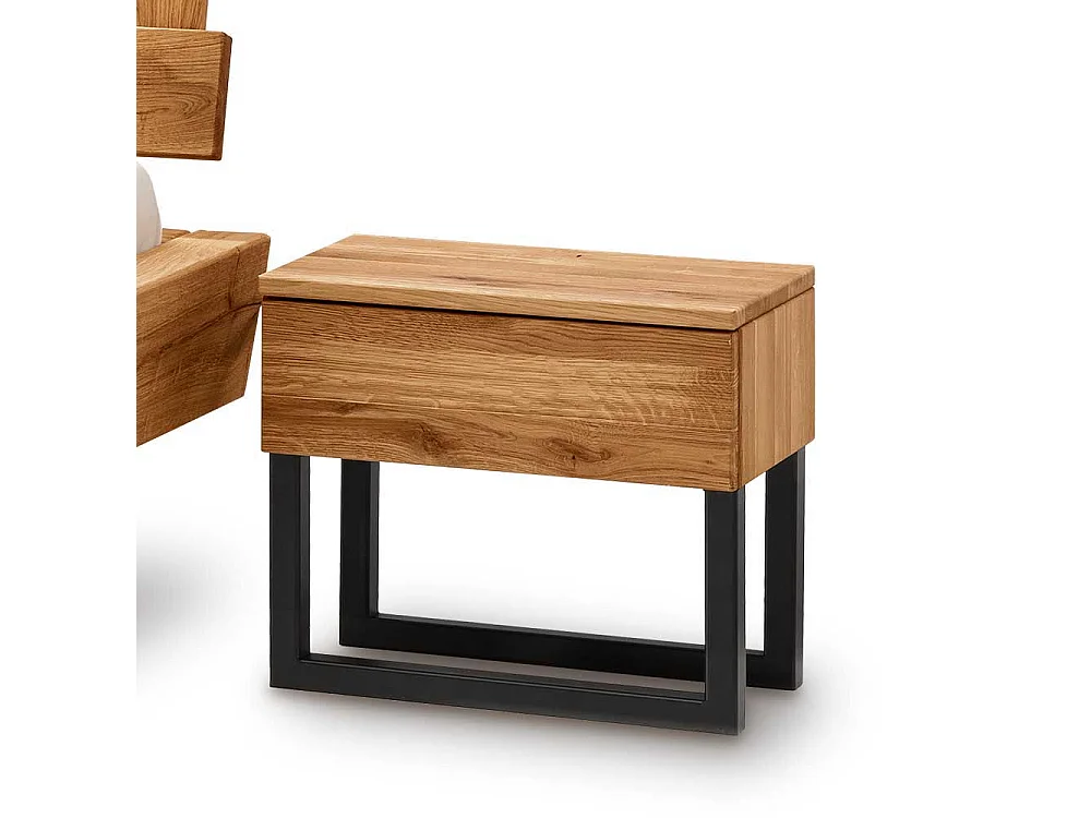 Massives Balkenbett im Industry und Loft Stil Wildeiche und Metall