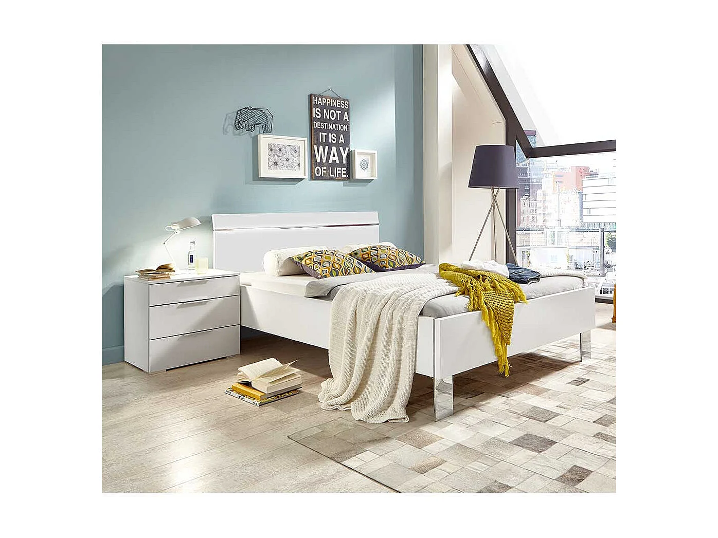 Bett modern in Weiß und Chromfarben Made in Germany