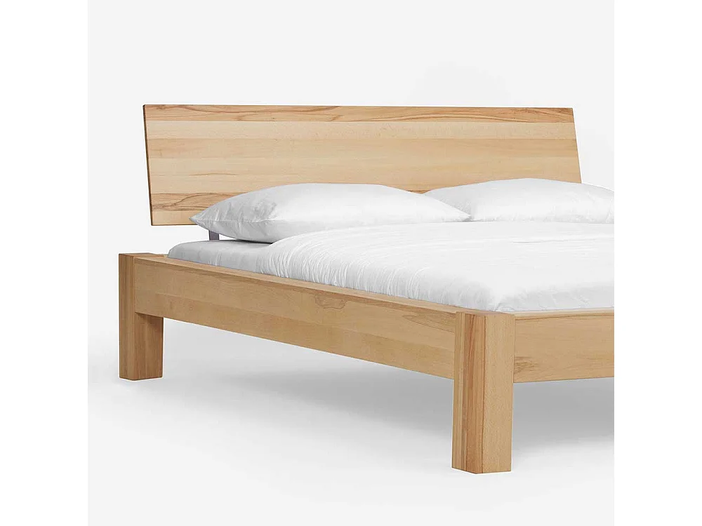 Ehebett aus Kernbuche Massivholz mit Nachtkommoden (dreiteilig)