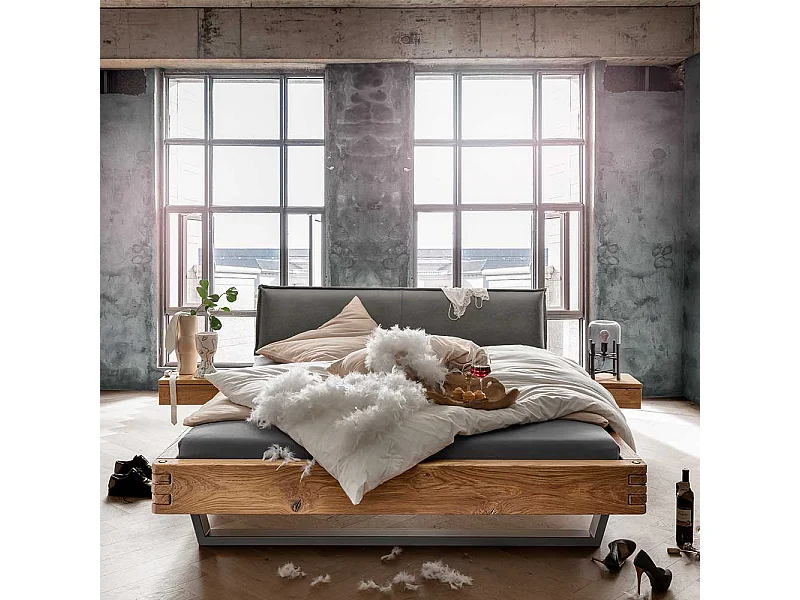 Industriestil Bett Bett aus Wildeiche Massivholz mit Bügelgestell