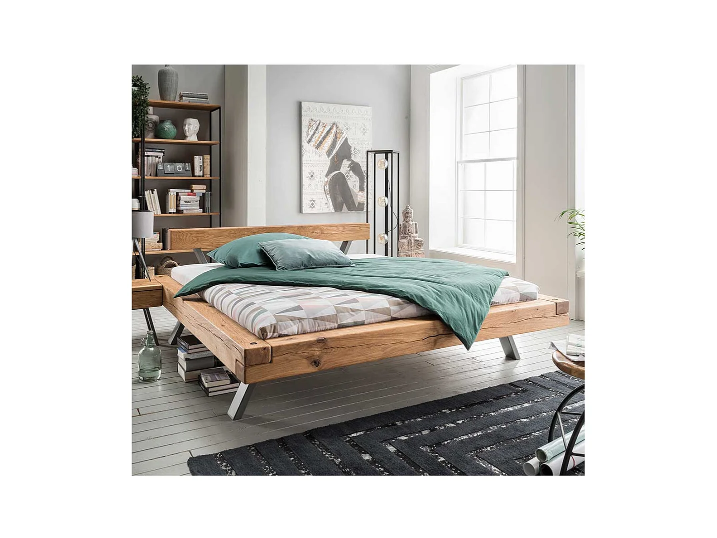 Massives Balkenbett aus Wildeiche geölt modern