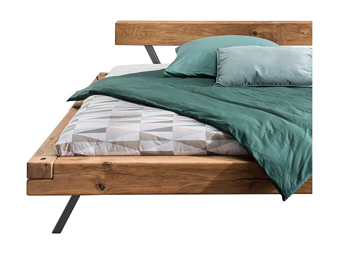 Massives Balkenbett aus Wildeiche geölt modern