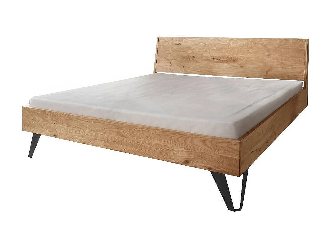 Doppelbetten Holzbett mit Fußgestell aus Metall im Industry und Loft Stil