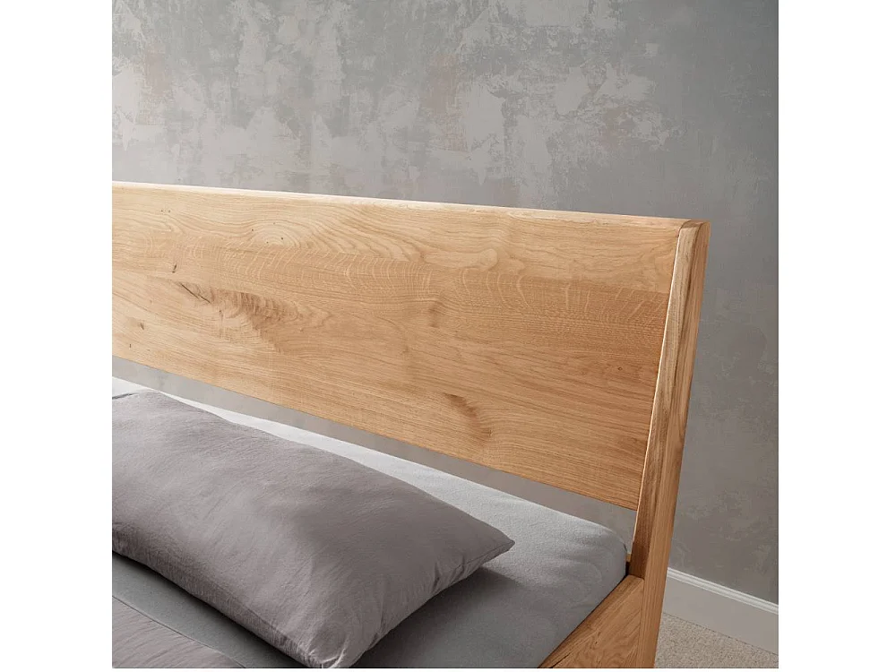 Doppelbetten Holzbett mit Fußgestell aus Metall im Industry und Loft Stil