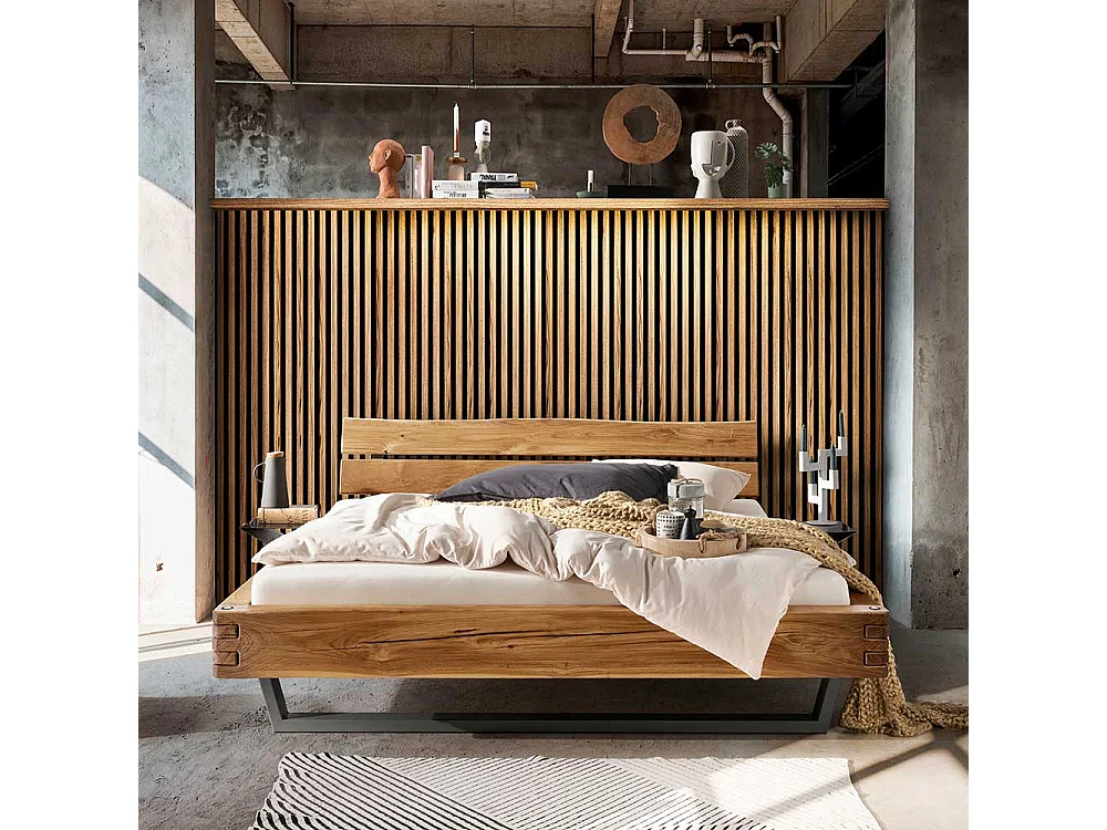 Doppelbett Massivholzbett in Wildeichefarben im Industry und Loft Stil
