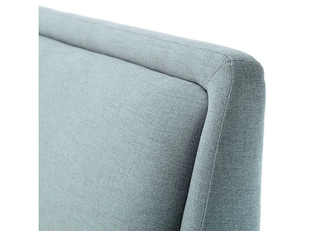 Polsterbett hellblau im Skandi Design Vierfußgestell aus Holz