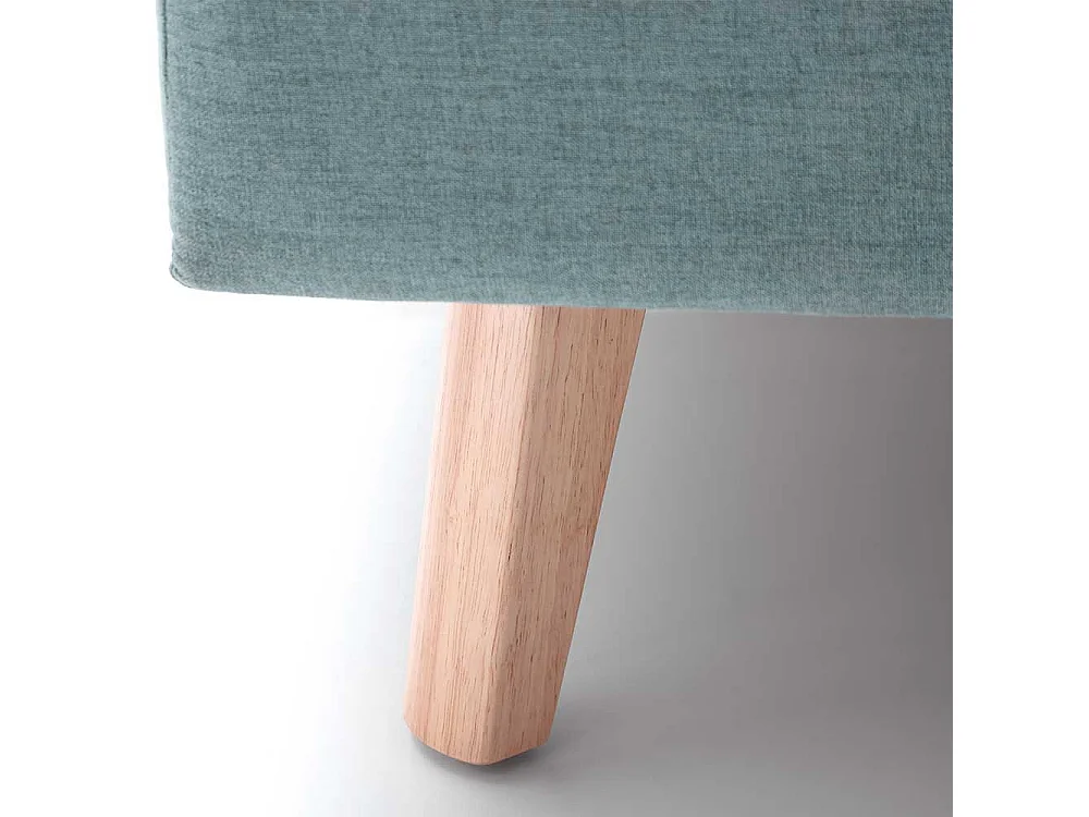 Polsterbett hellblau im Skandi Design Vierfußgestell aus Holz