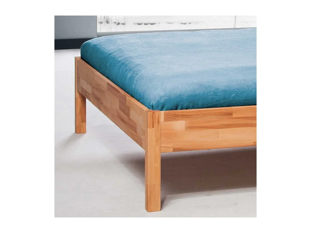 Doppelbett in Kernbuchefarben Anstecktische