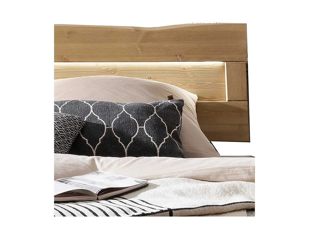 Industrial Massivholzbett aus Kiefer geölt Bügelgestell aus Metall