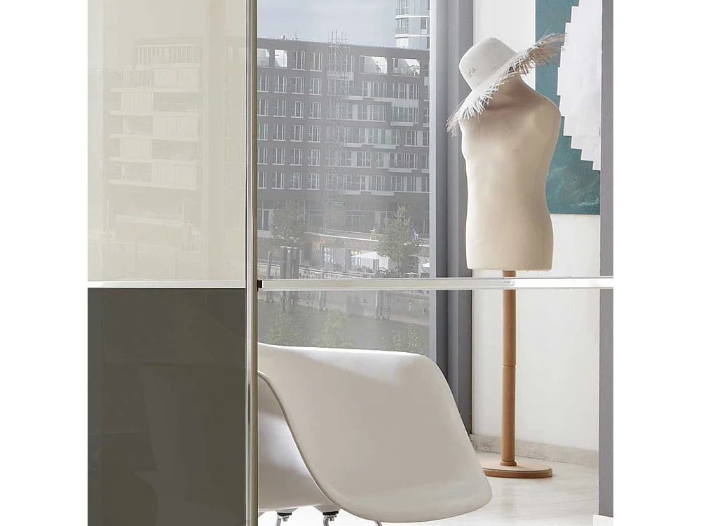 Schwebetüren Kleiderschrank in Creme Weiß und Braun 250 cm breit