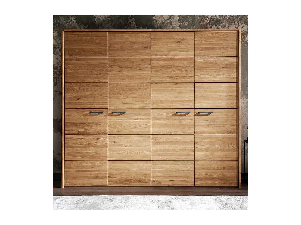 Kleiderschrank Massivholz aus Wildeiche vier Drehtüren