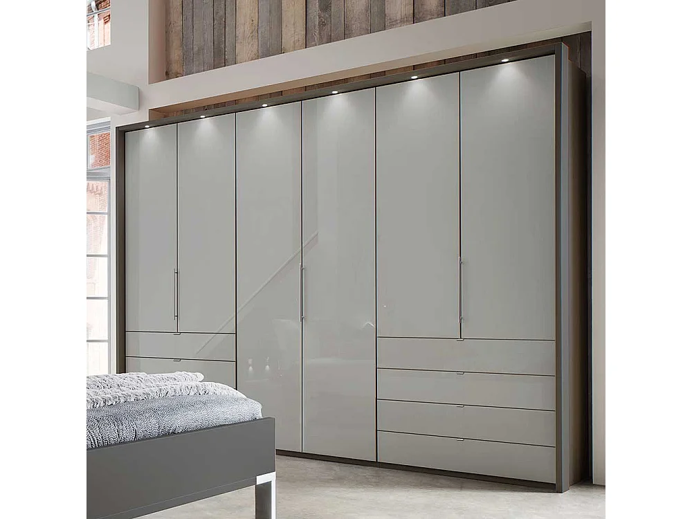 Falttürenschrank in Hellgrau Glas beschichtet LED Beleuchtung