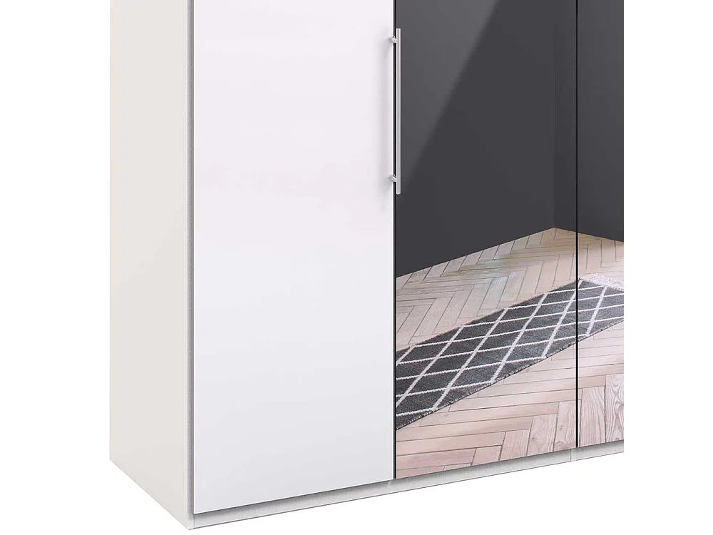 Schlafzimmerschrank in Weiß Falttüren und Spiegel