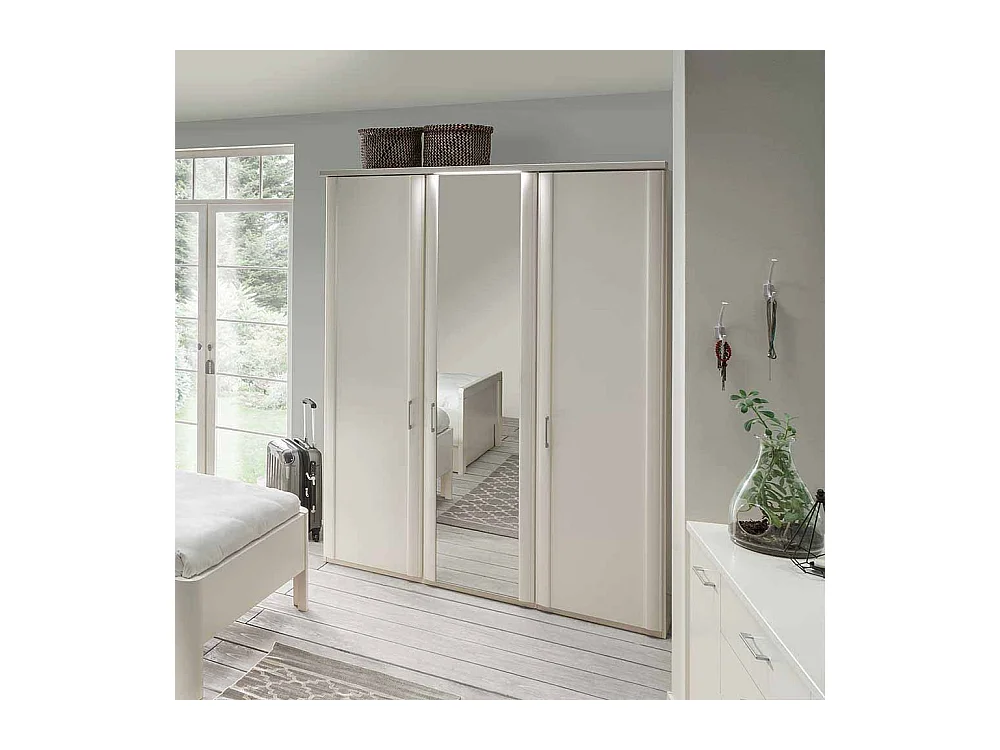 Schlafzimmerschrank in Weiß Beleuchtung