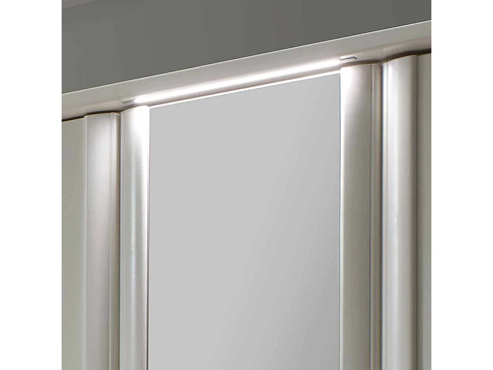 Schlafzimmerschrank in Weiß Beleuchtung