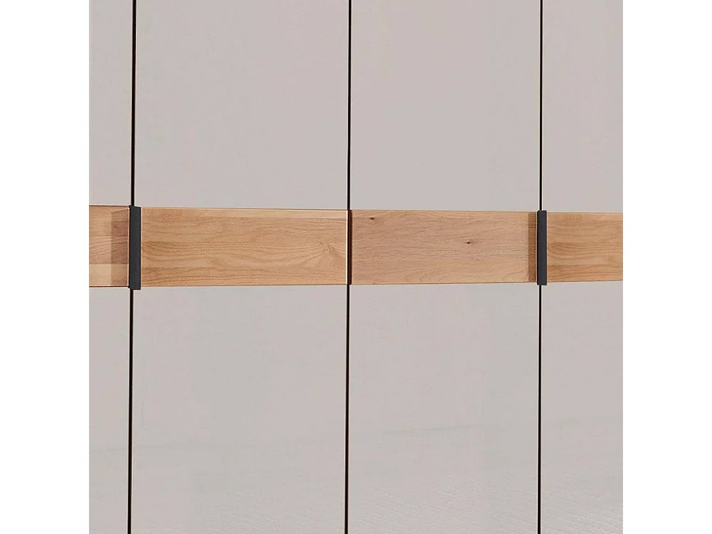 Schlafzimmerschrank Drehtürschrank in Weiß und Erlefarben