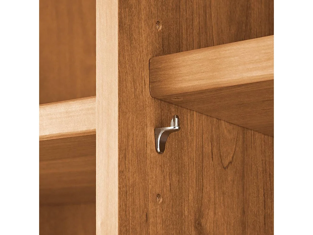 Schlafzimmerschrank Drehtürschrank in Weiß und Erlefarben