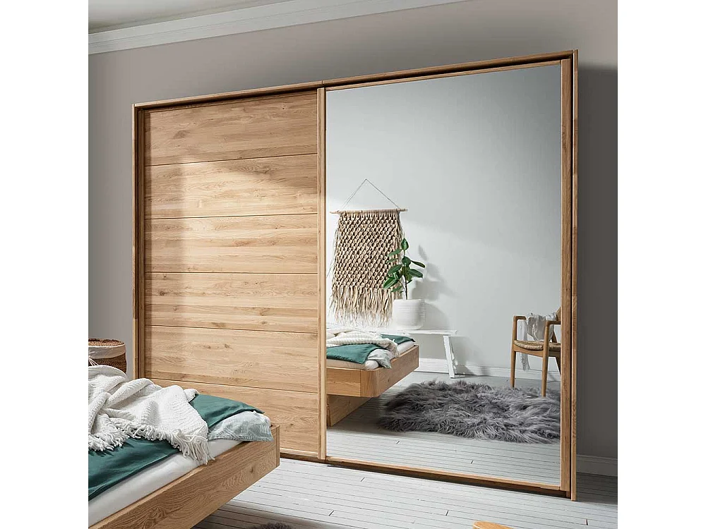 Schiebetürenschrank aus Wildeiche Massivholz Spiegelglas