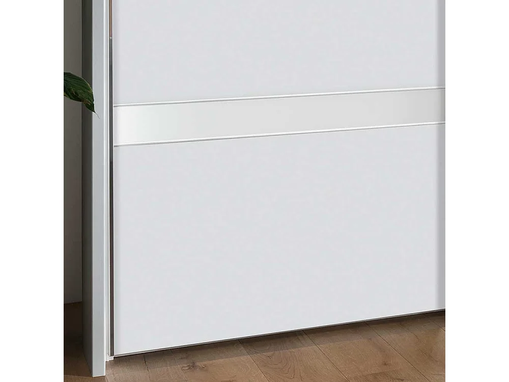 Kleiderschrank in Weiß und Chromfarben Schwebetüren