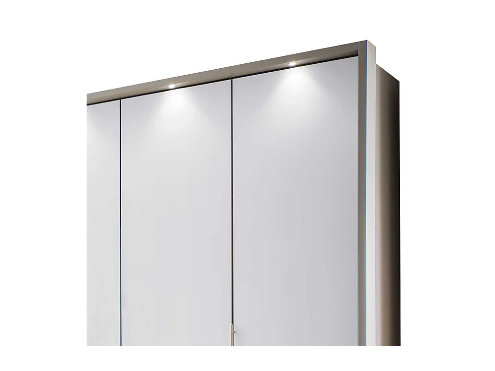 Falttüren Schlafzimmerschrank in Weiß und Hellgrau LED Beleuchtung