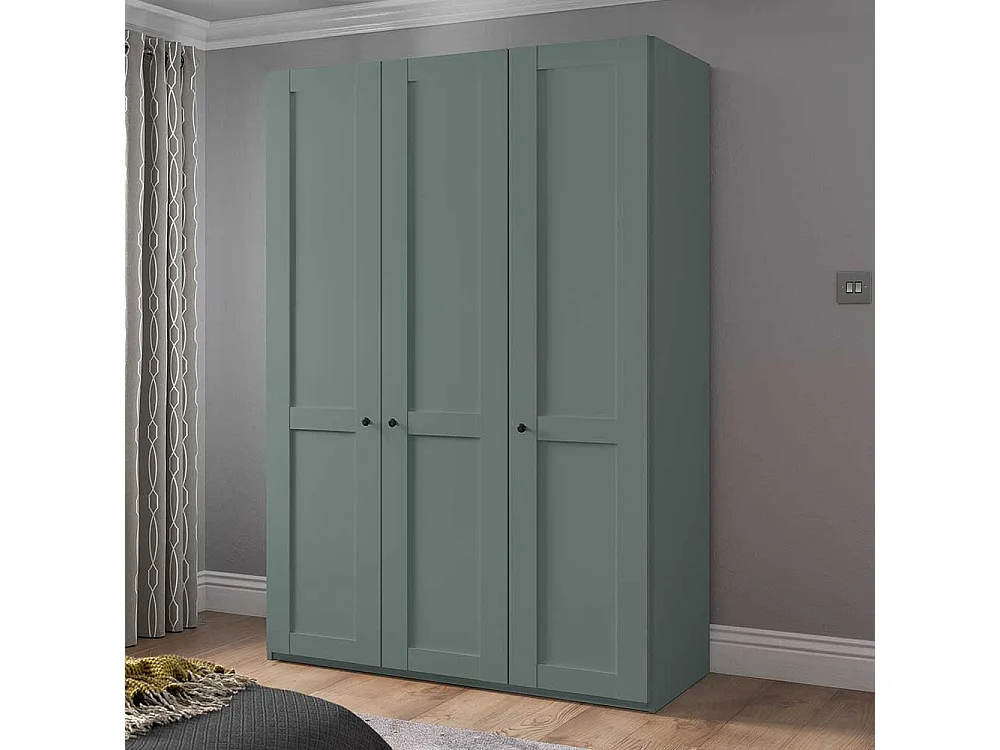 Landhaus-Kleiderschrank modern in Graugrün drei Drehtüren