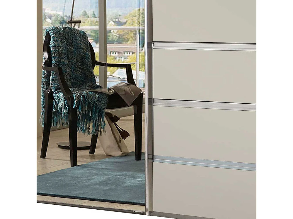 Schiebetürenschrank Champagner in modernem Design Made in Germany