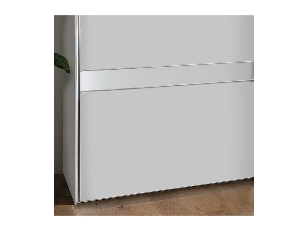 Kleiderschrank in Weiß und Chromfarben Schwebetüren