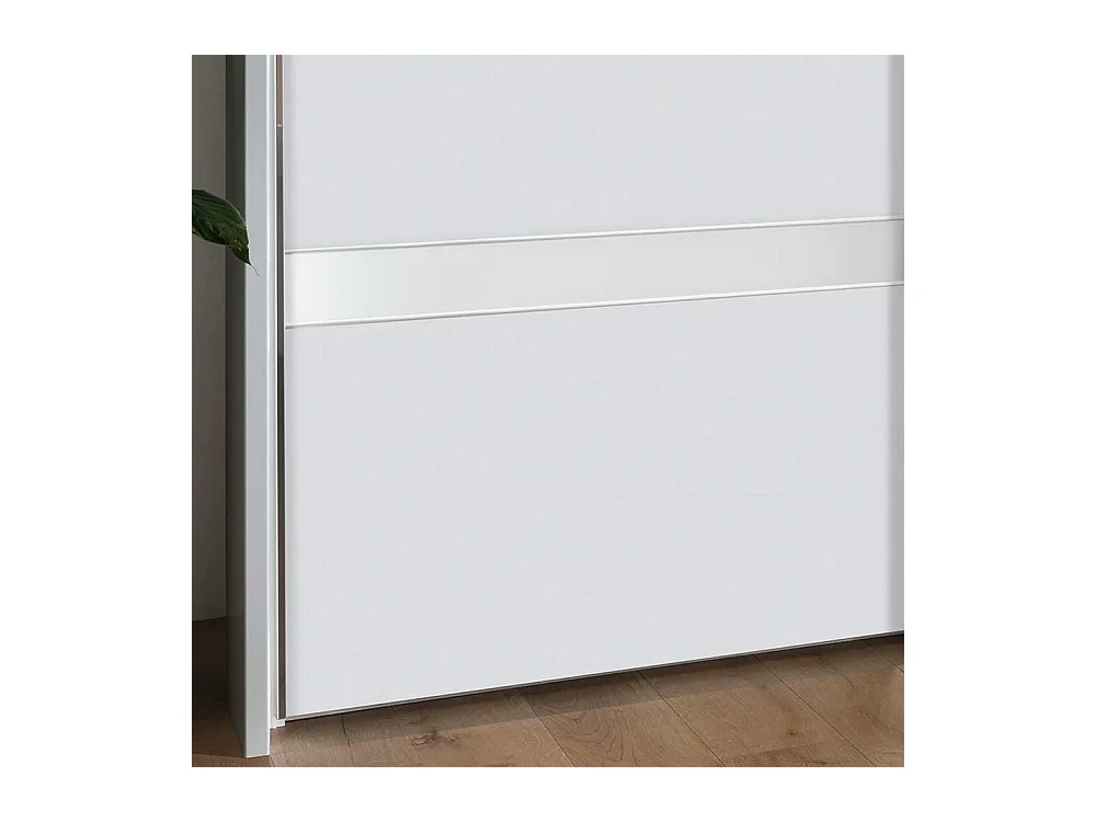 Kleiderschrank in Weiß und Chromfarben Schwebetüren