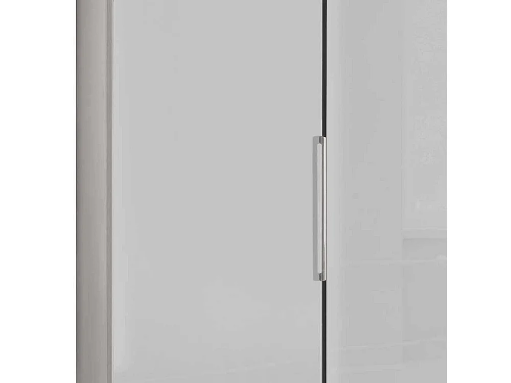 Hochwertiger Kleiderschrank in Weiß Front glasbeschichtet