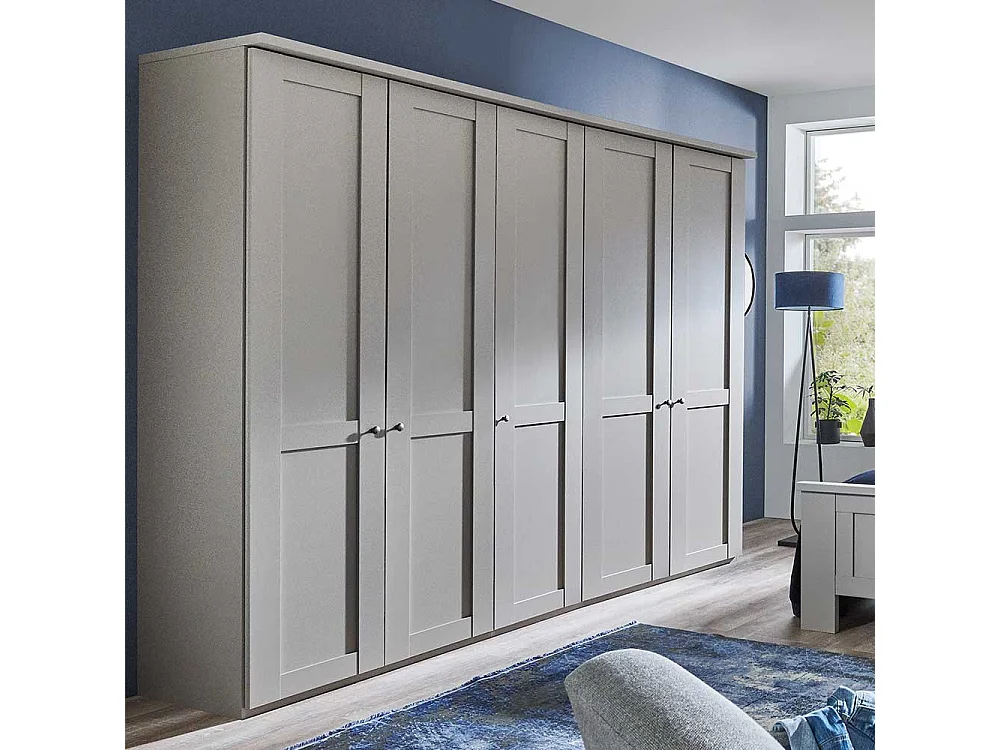 Hellgrauer Kleiderschrank 250 cm breit 5 Drehtüren