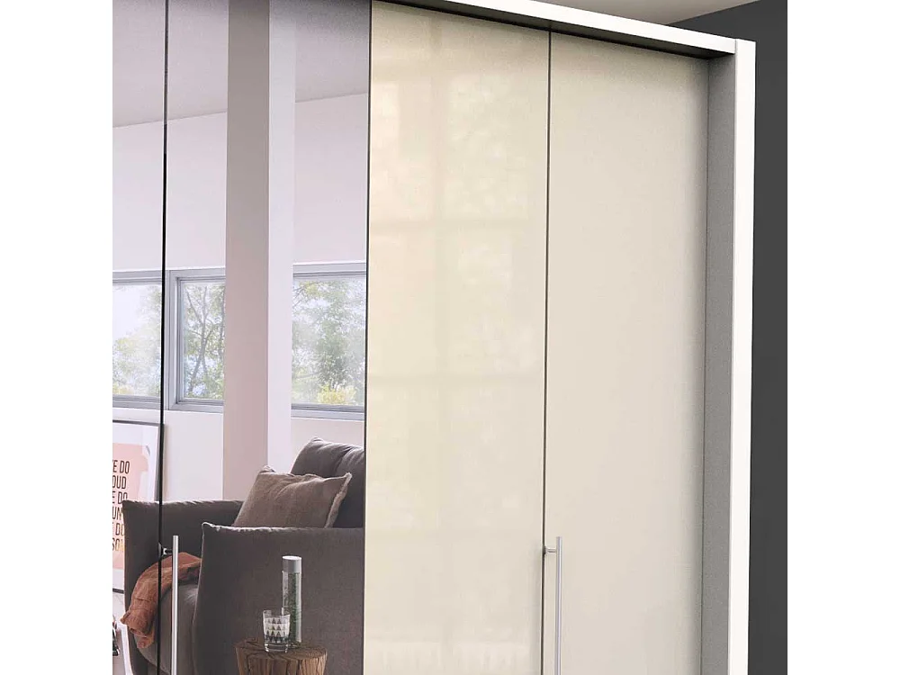 Cremefarbener Kleiderschrank mit Spiegel Falttüren und Schubladen