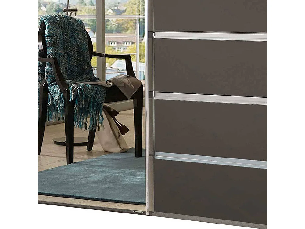 Moderner Gleittürenschrank in Braun 300 cm breit - 67 cm tief