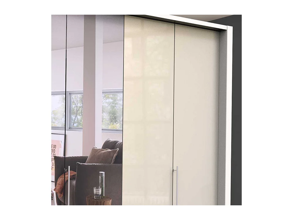 Cremefarbener Kleiderschrank mit Spiegel Falttüren und Schubladen