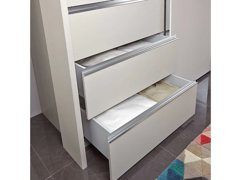 Kleiderschrank mit Schwebetüren in Champagner glasbeschichtet