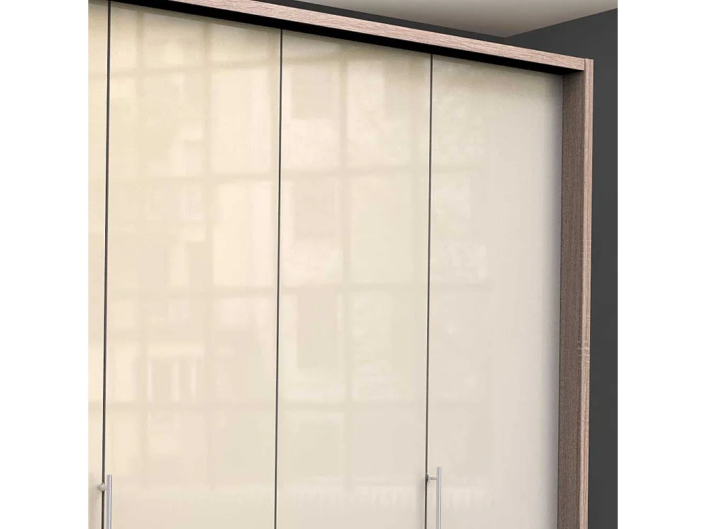 Großzügiger Schlafzimmerschrank mit Falttüren und Schubladen modern