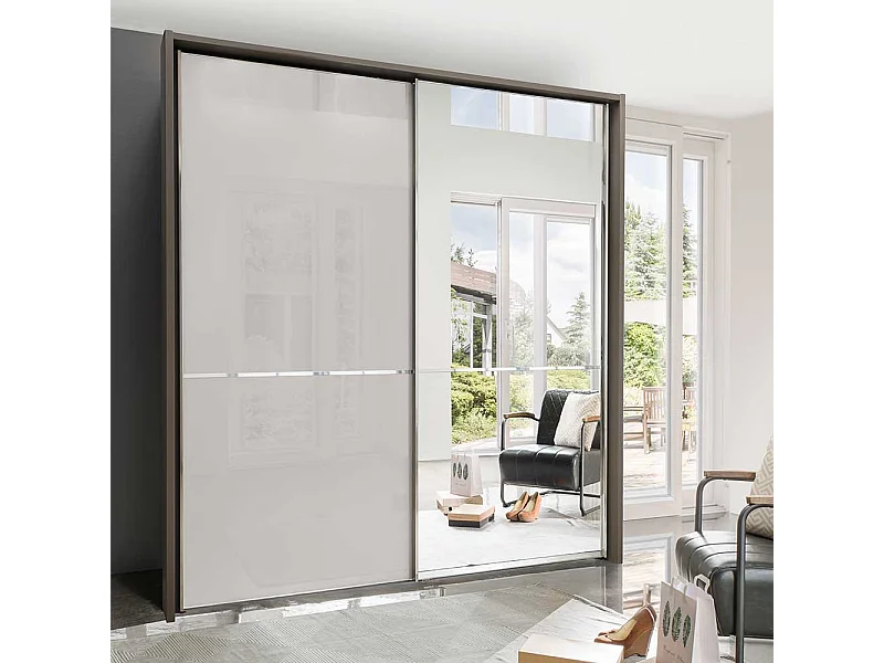Schwebetürenkleiderschrank in Hellgrau und Braun 240 cm hoch