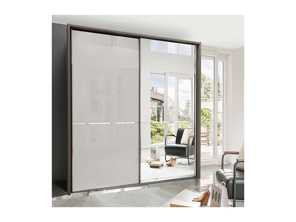 Schwebetürenkleiderschrank in Hellgrau und Braun 240 cm hoch