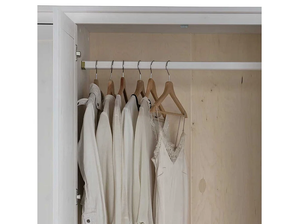 Weißer Kleiderschrank im Skandi Design 230 cm breit 5 Türen