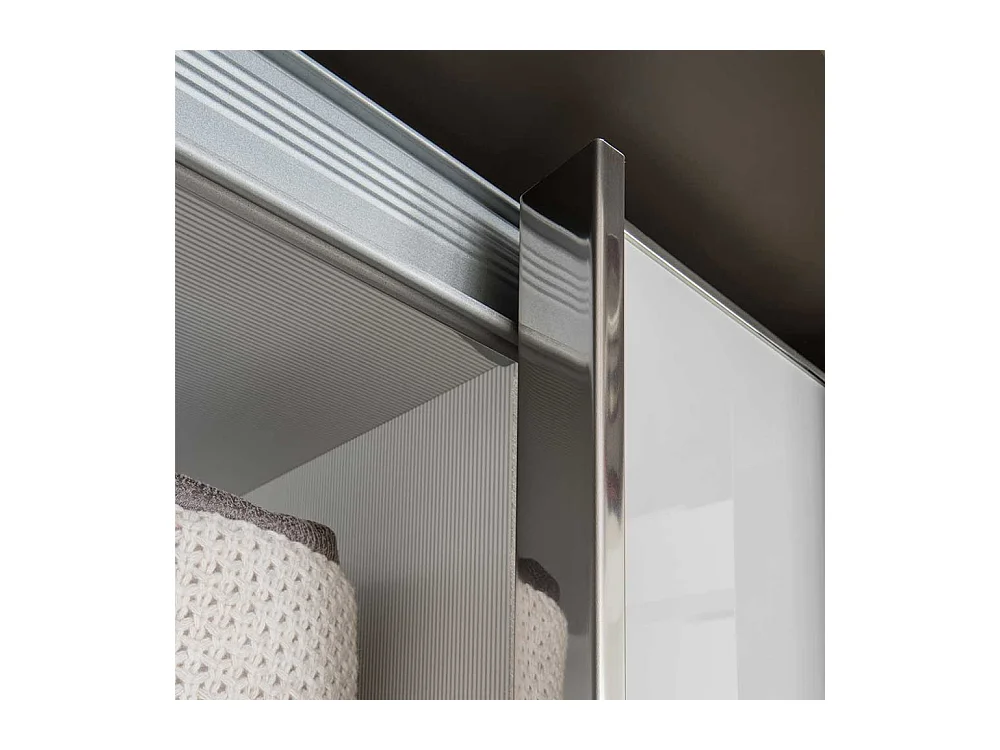 Schlafzimmerkleiderschrank in Weiß und Braun Schwebetüren