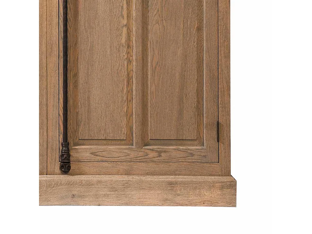 Kleiderschrank aus Eiche mit Antik Finish abschließbar