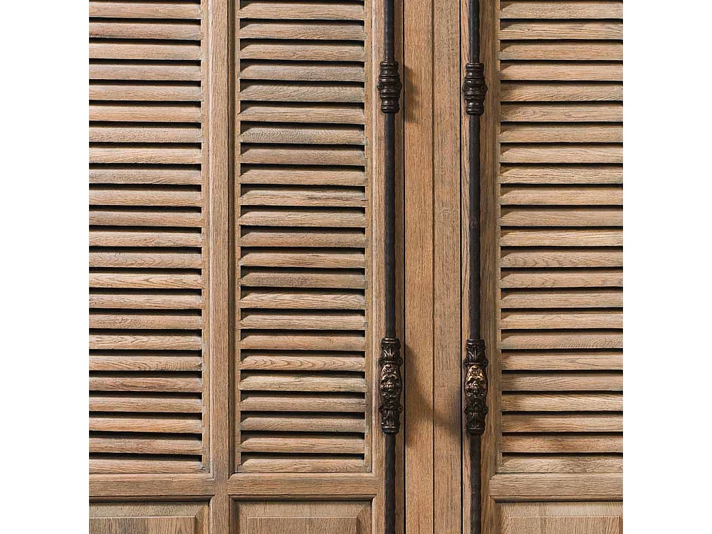 Kleiderschrank aus Eiche mit Antik Finish abschließbar