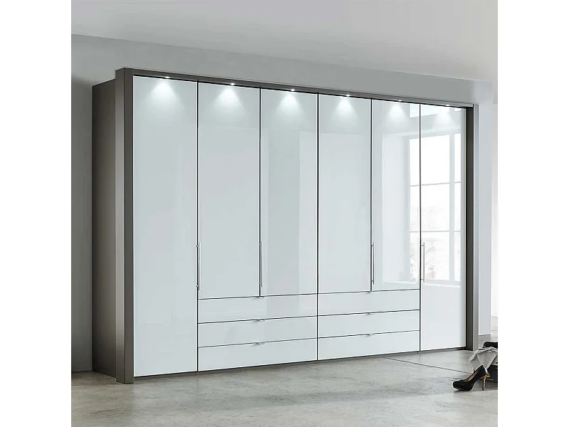 Falttüren Schlafzimmerschrank in Braun und Weiß sechs Schubladen