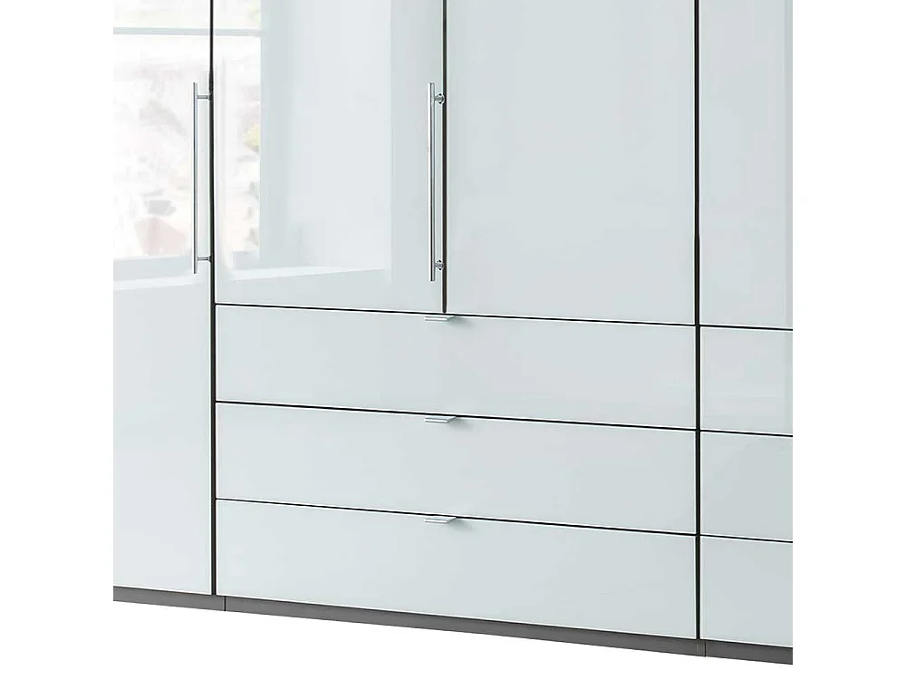 Falttüren Schlafzimmerschrank in Braun und Weiß sechs Schubladen