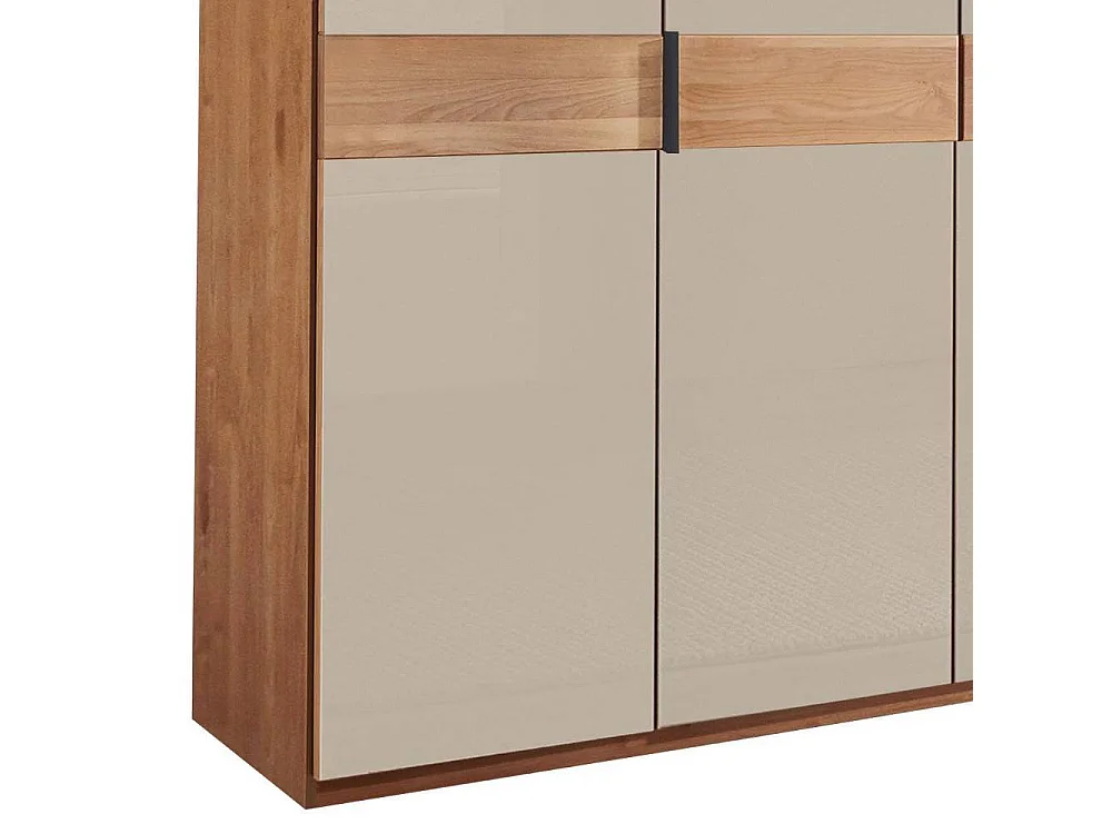 Drehtürenschrank Schlafzimmerschrank in modernem Design mit Metallgriffen