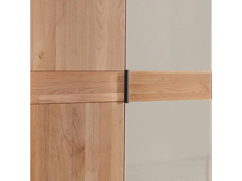 Kleiderschrank Schlafzimmerschrank teilmassiv in Erlefarben & Champagner