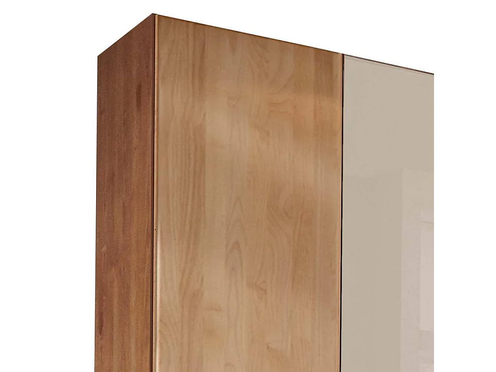 Kleiderschrank Schlafzimmerschrank teilmassiv in Erlefarben & Champagner