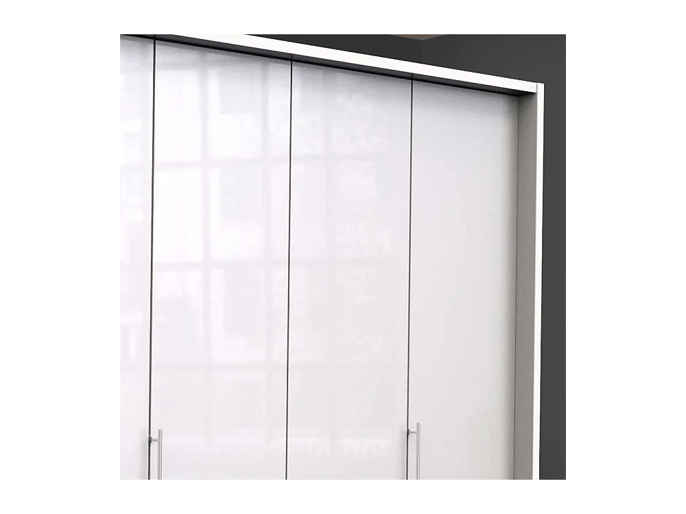 Weißer Falttürenschrank mit viel Stauraum glasbeschichtet