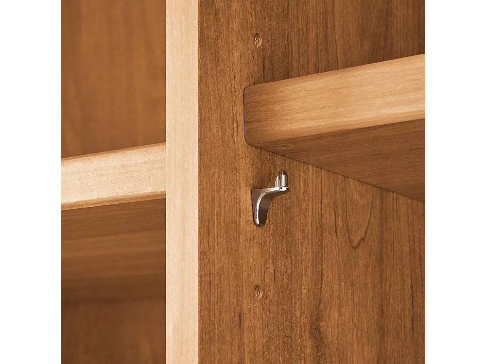 Kleiderschrank Schlafzimmerkleiderschrank mit Drehtüren und Metallgriffen