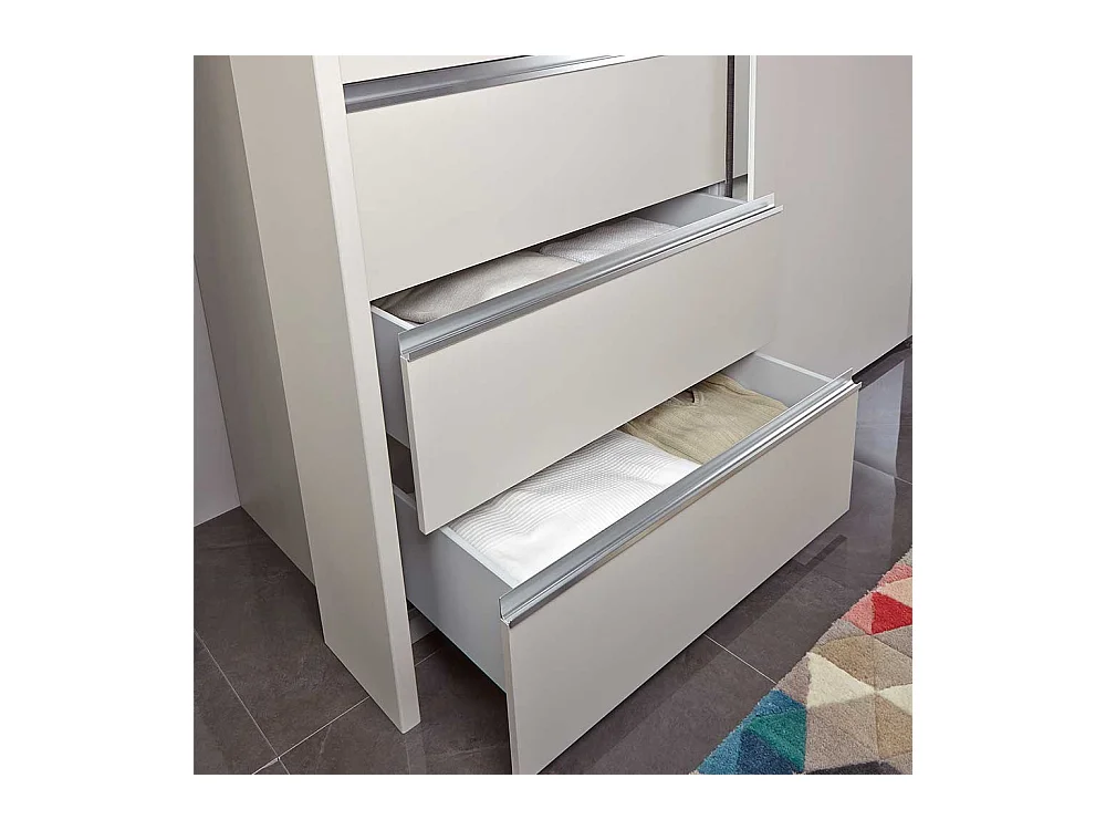 Schlafzimmerschrank modern in Champagner Schwebetüren