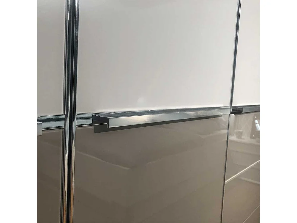 Kleiderschrank Schlafzimmerschrank in modernem Design mit Drehtüren